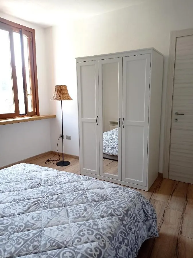 Casa Mirta Daire Mandello del Lario 0*,